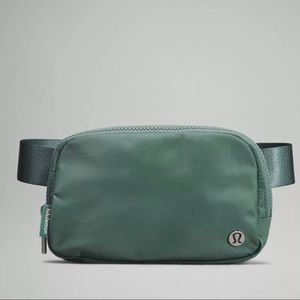 Lululemon Everywhere Belt Bag (New Version) - Tidewater Teal